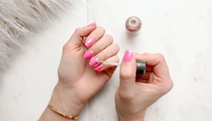 U&ntilde;as en gel