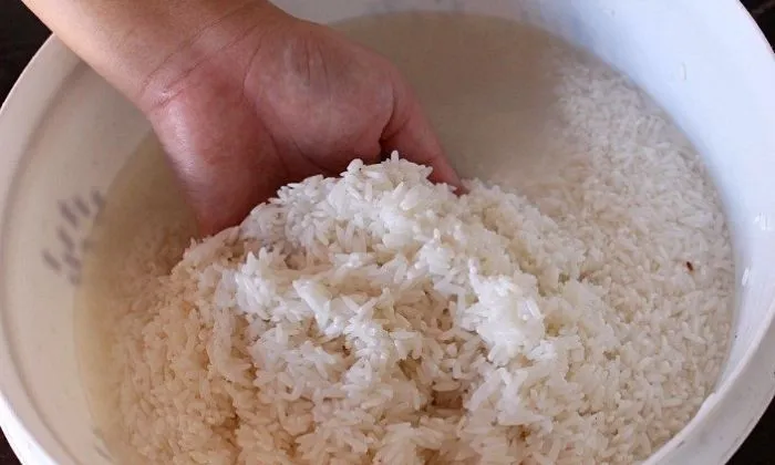 Top 10 usos impresionantes del agua de arroz