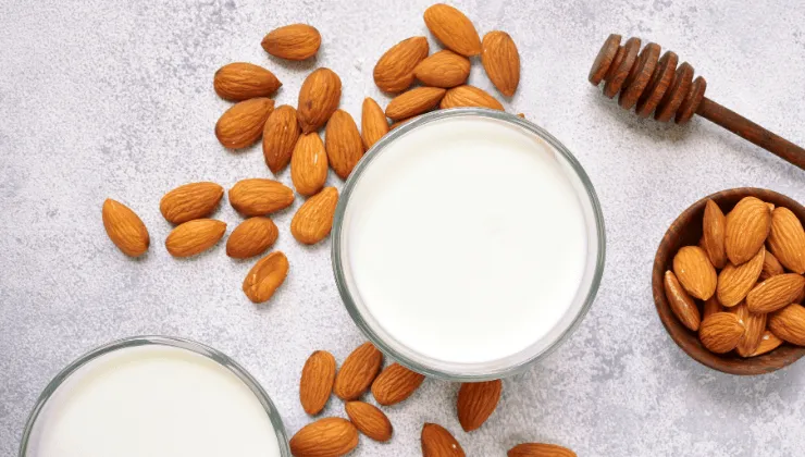 beneficios de la leche de almendras