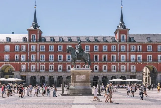 Turistas Que Aprenden Espanol En Madrid 