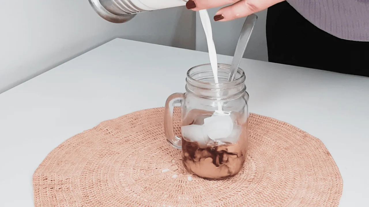 C&oacute;mo hacer caf&eacute; fr&iacute;o casero